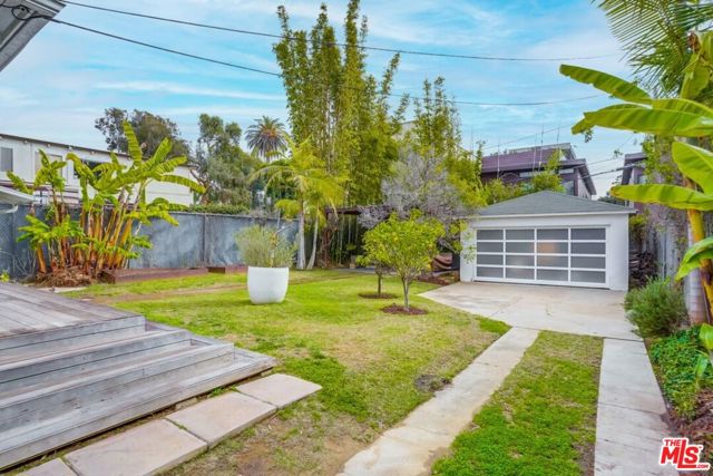 118 Strand Street, Santa Monica CA: https://media.crmls.org/mediaz/3c89415a-b0cb-486b-8a90-09c335e061f7.jpg