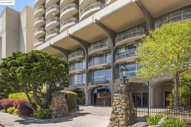 1555 Lakeside Dr, Oakland CA: https://media.crmls.org/mediaz/3c8946af-6386-4afb-8e68-423c2da2f1fa.jpg