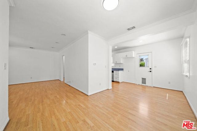 6112 Bonfair Avenue, Lakewood CA: https://media.crmls.org/mediaz/3c894c40-c2be-4a50-adff-49497425b3a8.jpg