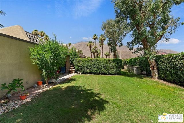 1326 N Tiffany Circle, Palm Springs CA: https://media.crmls.org/mediaz/3c89509e-746f-4f78-8c89-31fd982af257.jpg