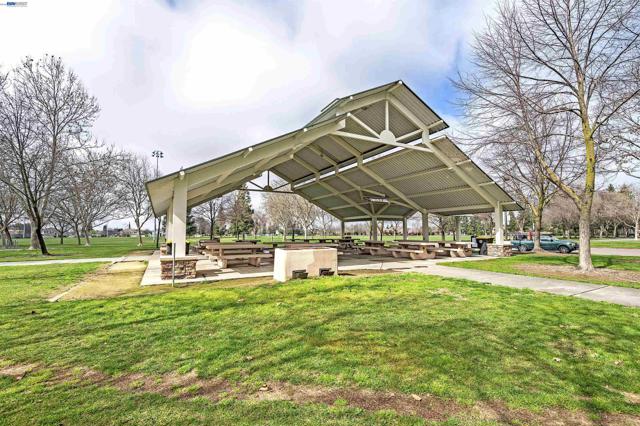 1589 Friendly St, Manteca CA: https://media.crmls.org/mediaz/3c8a0835-597d-4c51-b1bc-bfa52134a3cf.jpg