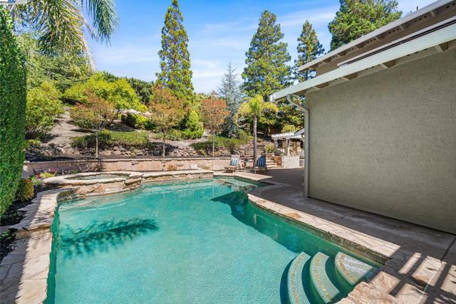 639 Canyon Crest Rd East, San Ramon CA: https://media.crmls.org/mediaz/3c8a22d7-2eea-4ee2-bbf4-68cfd6dd2e08.jpg