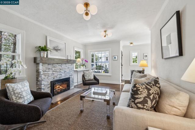 3036 Delaware St, Oakland CA: https://media.crmls.org/mediaz/3c8a2422-9b9d-4fd1-ab62-e335bf839997.jpg