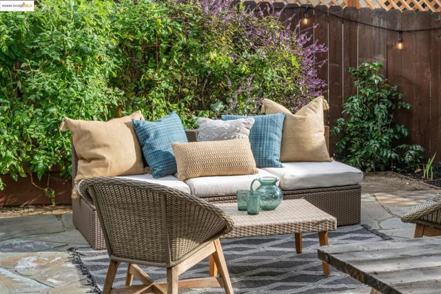 919 Mckinley Ave, Oakland CA: https://media.crmls.org/mediaz/3c8a53eb-16e9-4eba-b7a7-85315a312598.jpg