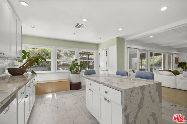 9747 Haines Canyon Avenue, Tujunga CA: https://media.crmls.org/mediaz/3c8a9826-d1d5-48d1-9aca-da4e8c2b5afb.jpg