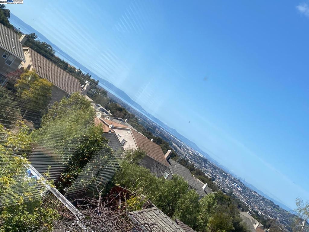 https://media.crmls.org/mediaz/3c8bd94f-c629-4301-b2c8-34a18de64232.jpg?preset=X-Large