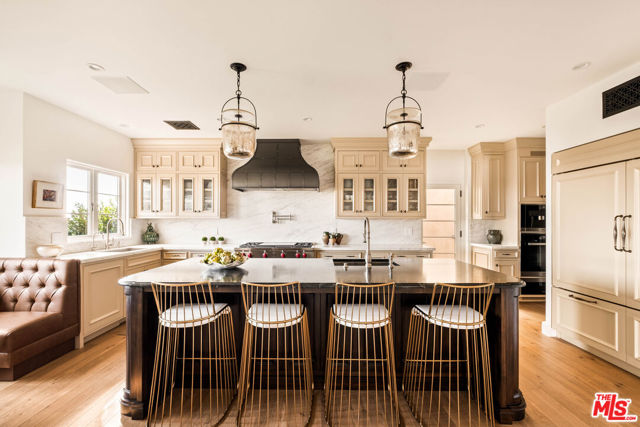 7020 La Presa Drive, Los Angeles CA: https://media.crmls.org/mediaz/3c8be140-9f8c-4571-9388-d24c898a2adf.jpg