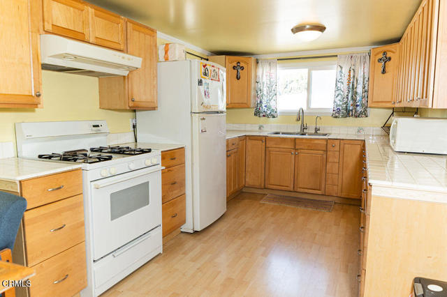 710 W Harvard Boulevard, Santa Paula CA: https://media.crmls.org/mediaz/3c8c2bfe-b0d5-40cf-bf32-c4d79420a19f.jpg