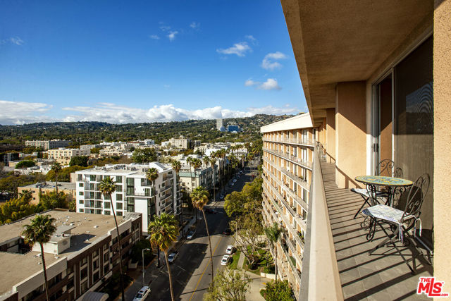 100 S Doheny Drive, Los Angeles CA: https://media.crmls.org/mediaz/3c8c5068-3327-451a-88e1-52c3ff0670bc.jpg