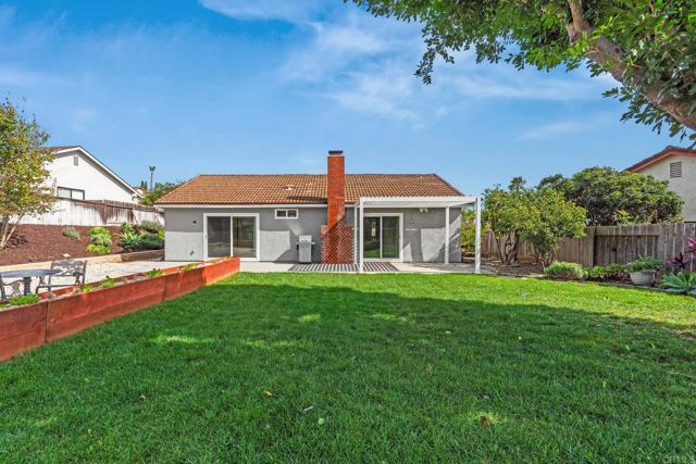 Detail Gallery Image 4 of 30 For 2049 Camino Dr, Escondido,  CA 92026 - 2 Beds | 2 Baths