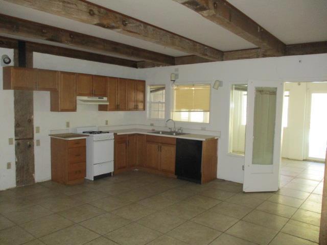 34120 Fabry Road, Soledad CA: https://media.crmls.org/mediaz/3c8cc4d9-fcc0-4f1e-8964-36b0b03d15a9.jpg