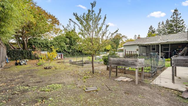 2262 Louis Road, Palo Alto CA: https://media.crmls.org/mediaz/3c8cd9b9-4cb7-467b-9972-c09a611b6e7e.jpg