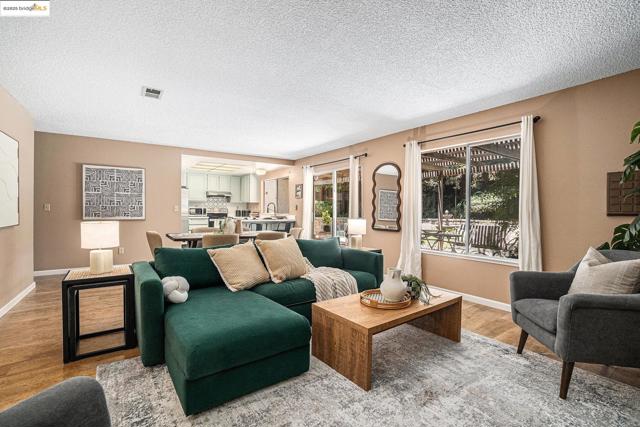 1039 Village Oaks Drive, Martinez CA: https://media.crmls.org/mediaz/3c8d760b-94fc-4ffd-ac88-318a5fa3a855.jpg