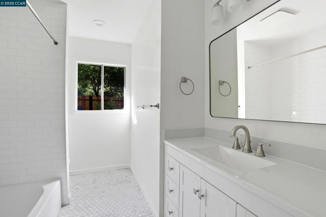 1016 Stone Valley Rd, Alamo CA: https://media.crmls.org/mediaz/3c8d7e3d-a03b-4fe2-9be7-f1b67f5d9222.jpg