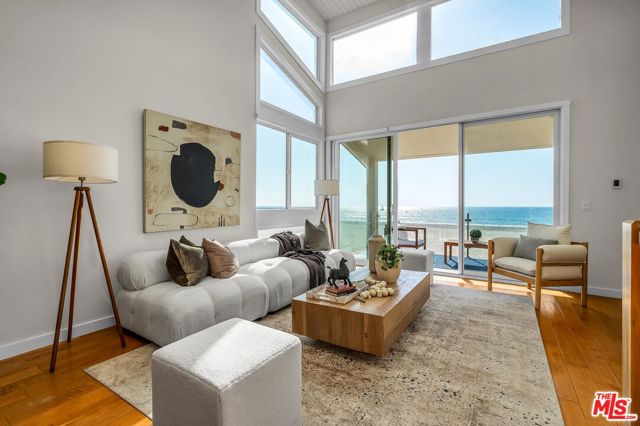 4 Lighthouse Street, Marina del Rey CA: https://media.crmls.org/mediaz/3c8e1712-82d9-43ef-8f51-5a293c4f8558.jpg