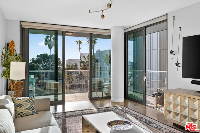 1755 Ocean Avenue, Santa Monica CA: https://media.crmls.org/mediaz/3c8e1b60-4190-42e4-b058-03de9f012558.jpg
