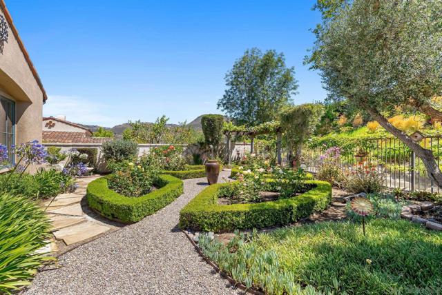 17075 San Antonio Rose Ct, San Diego CA: https://media.crmls.org/mediaz/3c8e1fd9-2575-49af-940a-8f37fa747261.jpg