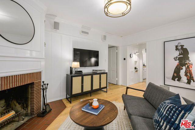 5919 Tuxedo Terrace, Los Angeles CA: https://media.crmls.org/mediaz/3c8e88aa-cb89-4738-8db1-8c2cd4821633.jpg