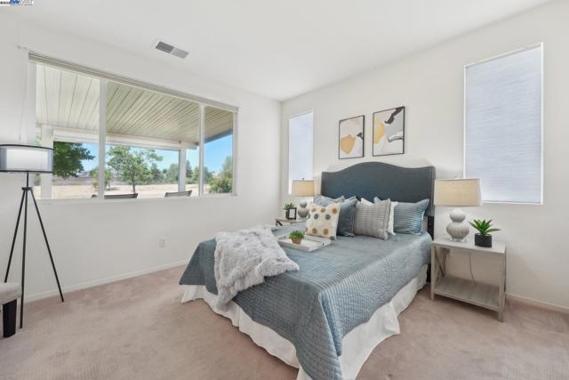 491 Central Park Pl, Brentwood CA: https://media.crmls.org/mediaz/3c8edea3-f57a-4e38-a1e9-f26a39b6918a.jpg