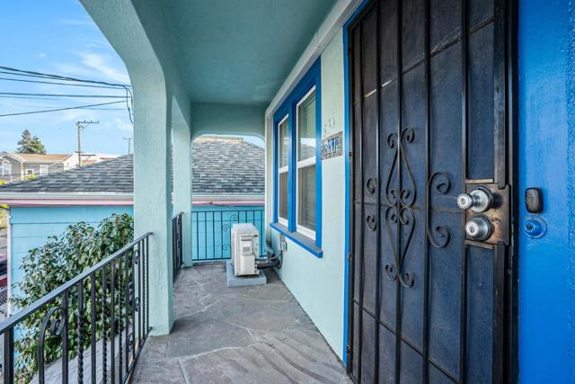 831 E 17th Street, Oakland CA: https://media.crmls.org/mediaz/3c8ee532-10f0-4669-a1f9-992cb20ce35e.jpg