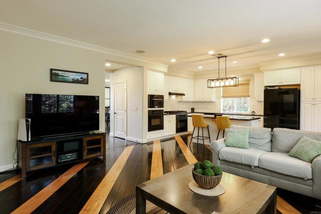 Detail Gallery Image 5 of 70 For 1595 Quiet Trail Dr, Chula Vista,  CA 91915 - 5 Beds | 3 Baths