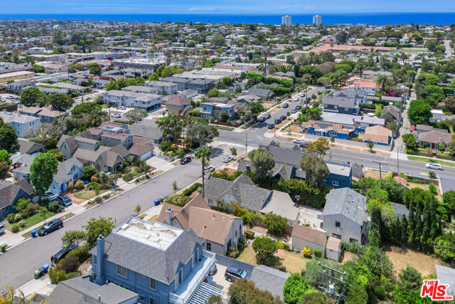 1119 Maple Street, Santa Monica CA: https://media.crmls.org/mediaz/3c8f83ec-19cc-483a-8a7f-f735eb96d84e.jpg