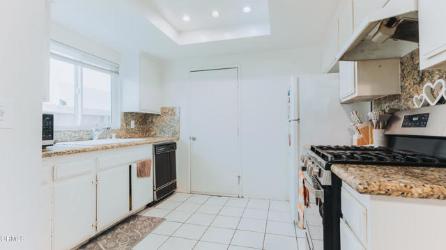 1020 Dunes Street, Oxnard CA: https://media.crmls.org/mediaz/3c8f8b09-2df4-463e-8b25-915a99840af3.jpg