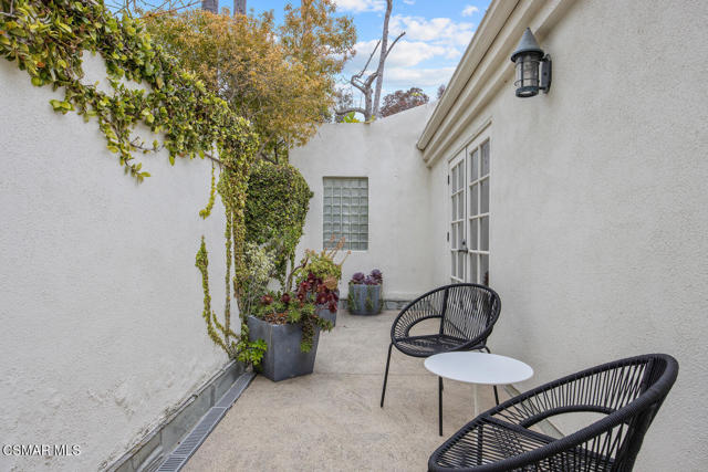 6972 Grasswood Avenue, Malibu CA: https://media.crmls.org/mediaz/3c8fa959-967a-45a9-9746-9b5e648413e7.jpg