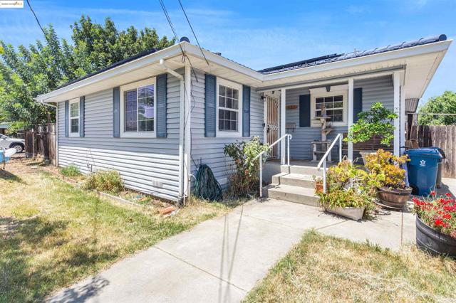 832 W 11Th St, Antioch CA: https://media.crmls.org/mediaz/3c8fde15-be1a-4ce2-be51-6c369f876744.jpg