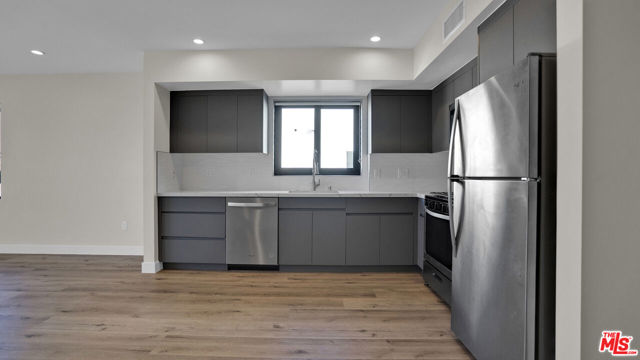 846 S Mariposa Avenue, Los Angeles CA: https://media.crmls.org/mediaz/3c8fdfd2-4217-40ce-b03f-8258384a0658.jpg