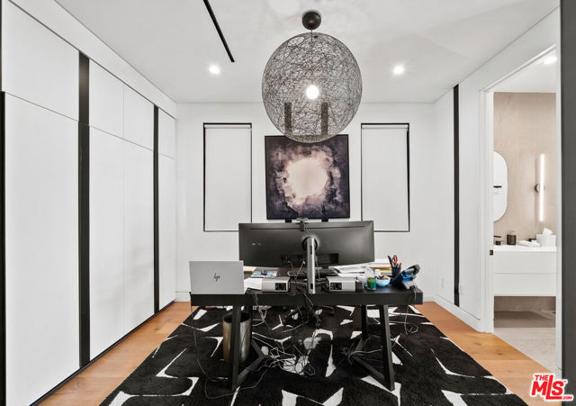849 N Spaulding Avenue, Los Angeles CA: https://media.crmls.org/mediaz/3c904a6b-a4f1-4823-bb90-c39e7da4a720.jpg