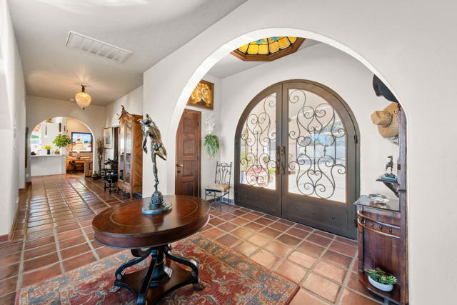 Image 4 of 62 For 56375 Bighorn Drive