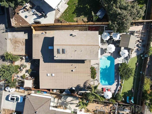 3275 Maezel Ln, Carlsbad CA: https://media.crmls.org/mediaz/3c914c78-27b2-44d8-b94e-8ba8b9e97118.jpg