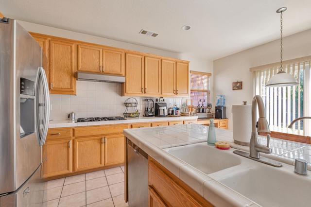 367 Sunburst Street, Los Banos CA: https://media.crmls.org/mediaz/3c9170b0-b0e8-4028-be52-bfbeb54434e4.jpg
