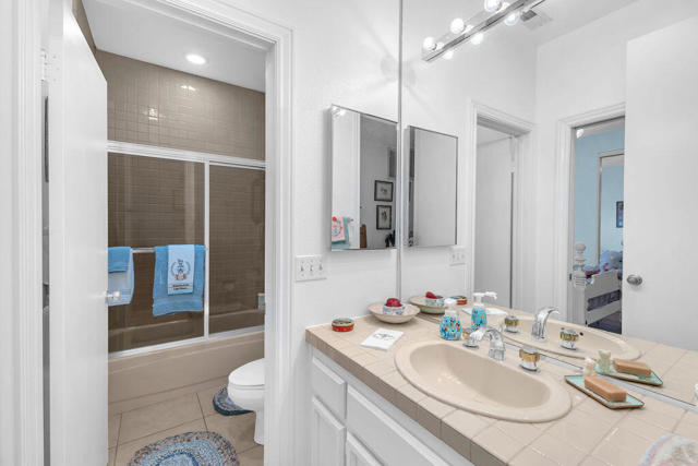 165 Lake Shore Drive, Rancho Mirage CA: https://media.crmls.org/mediaz/3c917f36-eec6-4d0f-b363-46f7a79e9b96.jpg