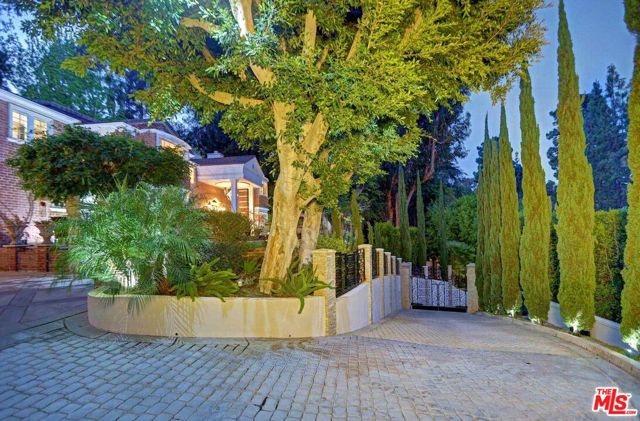 Drew Fenton | 725 N Faring Road Los Angeles CA | MLS: 7656668