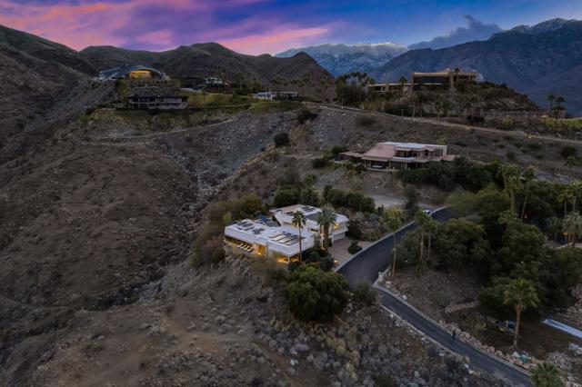 3295 Tiger Tail Lane, Palm Springs CA: https://media.crmls.org/mediaz/3c91cf82-28a1-452e-a512-5845d6c43fbd.jpg