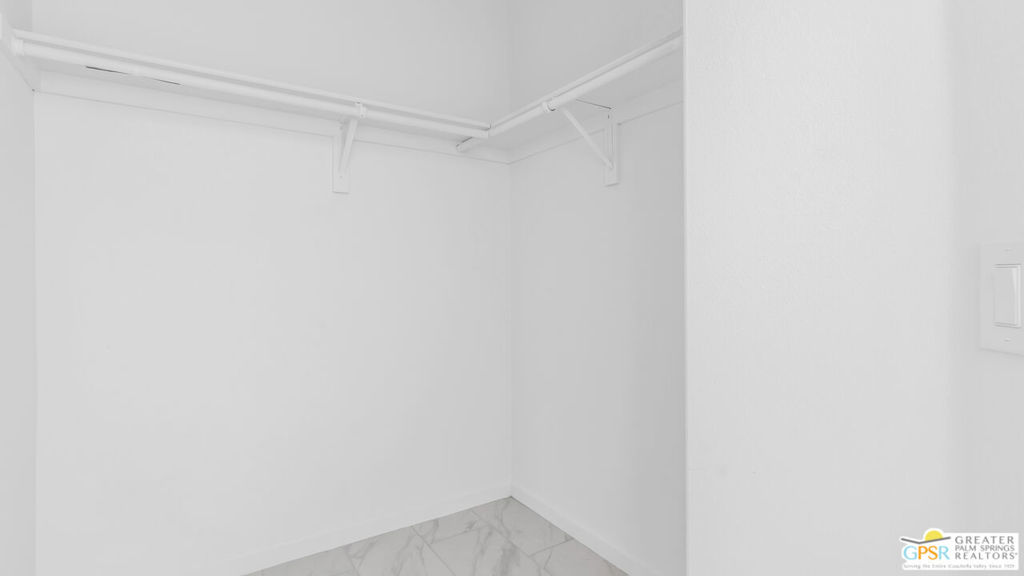 https://media.crmls.org/mediaz/3c92047d-590b-4296-a5a7-740acaa161b4.jpg?preset=X-Large