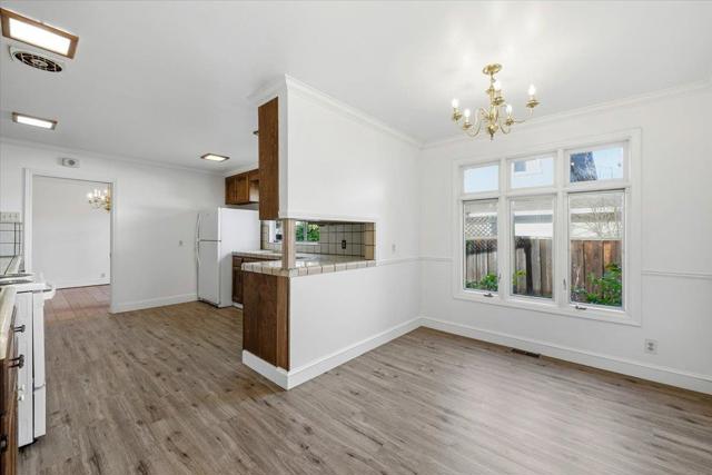 915 Berry Avenue, Los Altos CA: https://media.crmls.org/mediaz/3c92c4fc-57c5-42a1-89f1-a6c53a80e659.jpg