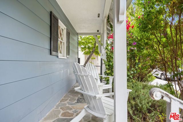 11121 Franklin Avenue, Culver City CA: https://media.crmls.org/mediaz/3c92d204-cd52-4811-a875-9d9729143431.jpg