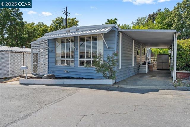 100 Welcome Ave, Concord CA: https://media.crmls.org/mediaz/3c92e960-b877-4bd0-b54a-48f59798d275.jpg