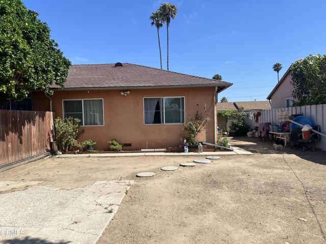 502 504 E Hemlock Street, Oxnard CA: https://media.crmls.org/mediaz/3c933f7a-120a-4a45-9b03-96565e25f4dd.jpg