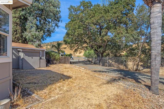 16711 Marsh Creek Rd, Clayton CA: https://media.crmls.org/mediaz/3c9346c7-5245-4f66-9246-e19840ec9ef9.jpg