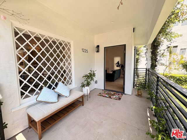 1225 California Avenue, Santa Monica CA: https://media.crmls.org/mediaz/3c93832c-7517-41dd-b82f-8c0bb7f14515.jpg