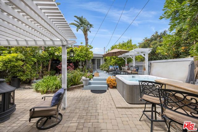 6432 Petit Avenue, Van Nuys CA: https://media.crmls.org/mediaz/3c943bee-ff25-497e-ad13-26fcc47bf8a8.jpg