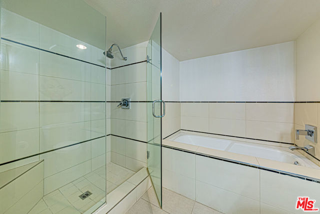 600 S Ridgeley Drive, Los Angeles CA: https://media.crmls.org/mediaz/3c944d95-ef44-4ffe-a143-708c6b2164b6.jpg
