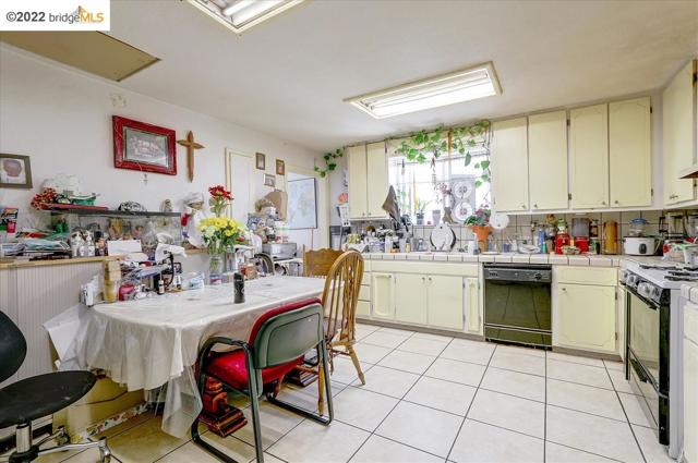 173 Clayton Avenue, San Jose CA: https://media.crmls.org/mediaz/3c945c77-3262-492c-abd5-4f1b4afc60df.jpg