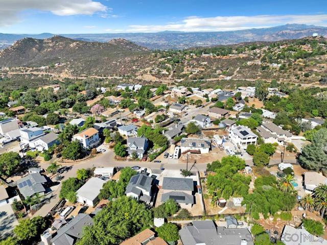 130 Scenic Dr, El Cajon CA: https://media.crmls.org/mediaz/3c957f8e-087a-4ce8-95d8-87c5fdb14ce2.jpg
