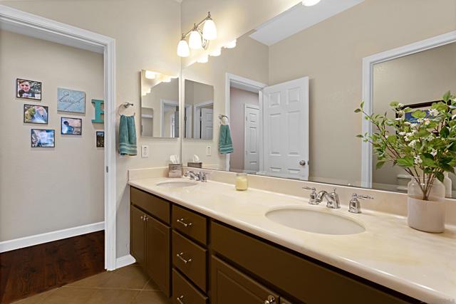 1104 Parkview Dr, Oceanside CA: https://media.crmls.org/mediaz/3c95e124-98a1-4533-ac60-475b597db89c.jpg