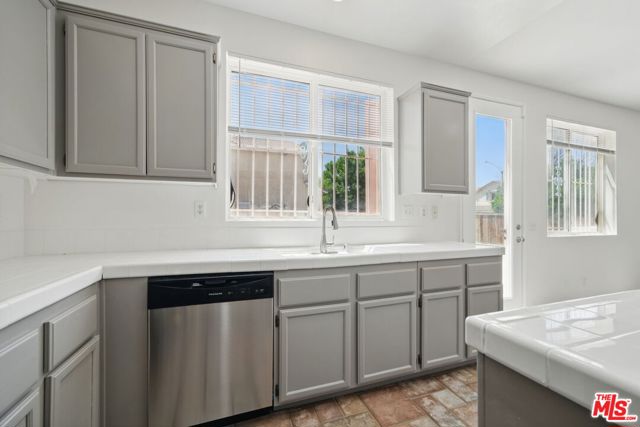 3702 Las Palmas Avenue, Palmdale CA: https://media.crmls.org/mediaz/3c961acf-d7cc-482d-8d68-1f1fa289958f.jpg